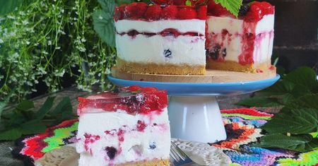 Owocowy sernik  na zimno z mascarpone i galaretką