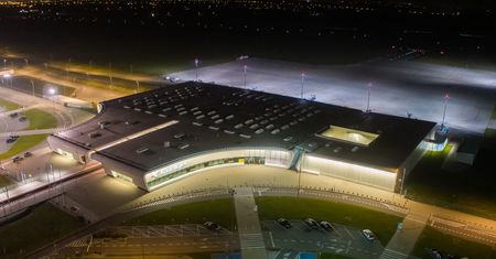 40 milionów na lotnisko tylko w tym roku. "Już się spłaciło"