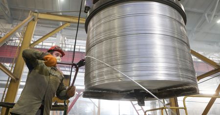 Surowce. Gaz drożeje, aluminium blisko rekordów