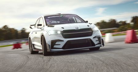 Škoda Enyaq RS Race korzysta z biokompozytów. To jak carbon, tylko z lnu