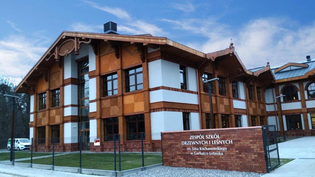 Garbatka-Letnisko: Uczniowie Zespołu Szkół Drzewnych i Leśnych protestują po odejściu wieloletniego dyrektora