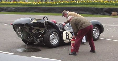 Lister-Jaguar Knobbly zderzył się z Mercedesem 300 SLS w Goodwood