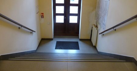 Śląsk. Ratusz w Knurowie zamontuje platformy dla niepełnosprawnych. Instynktowna obsługa