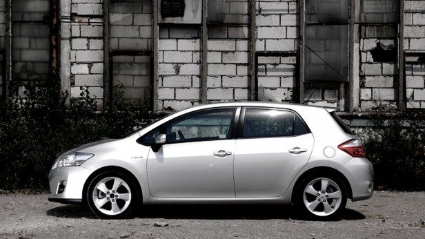 Toyota Auris Prestige + Navi Hybrid [test autokult.pl]