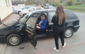 Pijany kierowca chciał odjechać ze sklepu. Powstrzymała go policjantka po służbie