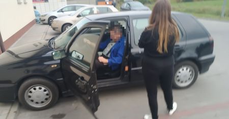 Pijany kierowca chciał odjechać ze sklepu. Powstrzymała go policjantka po służbie