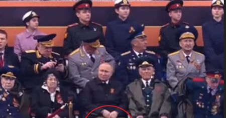 Putin trzymał to na kolanach. Szczegół ma świadczyć o jednym