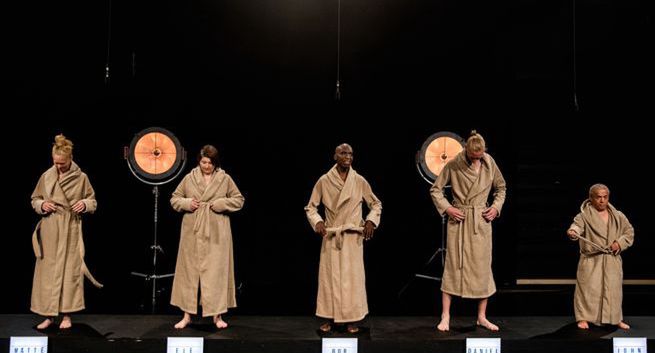 Ponad 100 tys. podpisów przeciw programowi, w którym dzieci pytają nagich dorosłych