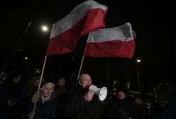 Macierewicz na proteście: Tusk boi się odpowiedzialności