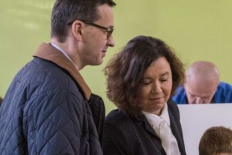 Kiedy poznamy majątki żon i mężów polityków? Rządzący zrobili wiele, by nie stało się to prędko