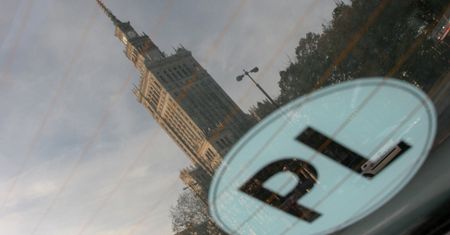 Zamieszanie z naklejkami na szybach. Ministerstwo Infrastruktury wyjaśnia