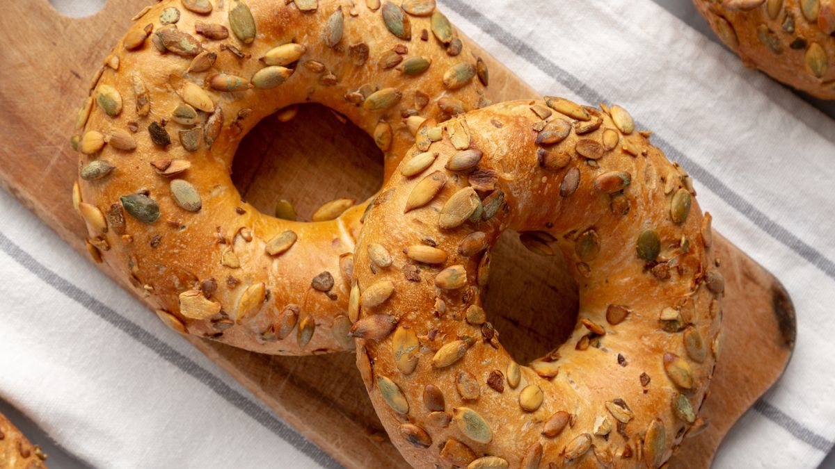 Bajgle twarogowe – prosty przepis na chrupiące śniadanie