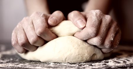 Najlepsze ciasto na pizzę – miękkie, lekkie i elastyczne
