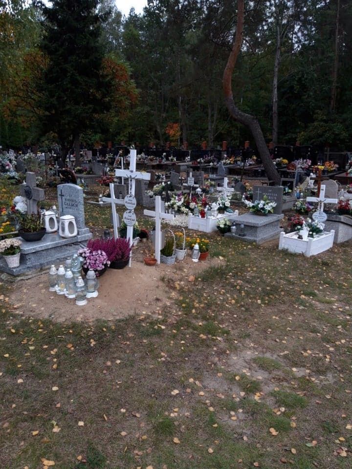 Pogrzeb dziecka pomaga wielu rodzicom pogodzić się z utratą dziecka.