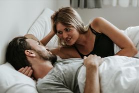 3 porady na lepszy seks w trakcie kwarantanny. Jak rozbudzić namiętność w sypialni?
