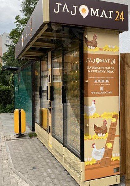 Wrocław: Były ziemniakomaty i mlekomaty. Teraz przyszedł czas na automaty z jajami. Nowy wynalazek już otwarty. Jakie ceny?