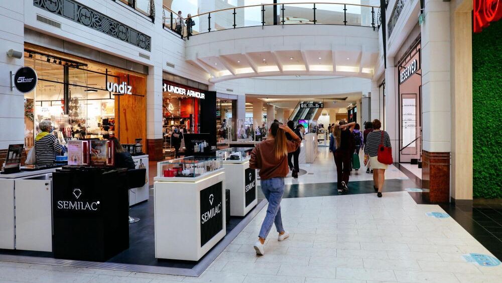 centrum handlowo-us�ugowe Westfield ArkadiaWarszawa, 01.09.2021. Galeria Westfield Arkadia w al. Jana Paw�a II w Warszawie, 1bm.  (az/awol) PAP/Albert ZawadaAlbert ZawadaGaleria, handel, handlowa, handlowe, sklep, Sklepy, us�ugowe, Westfield Arkadia, centrum