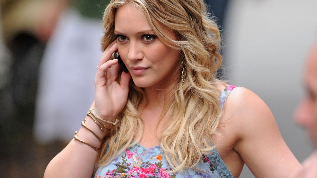 Hilary Duff na planie "Plotkary" w 2009roku