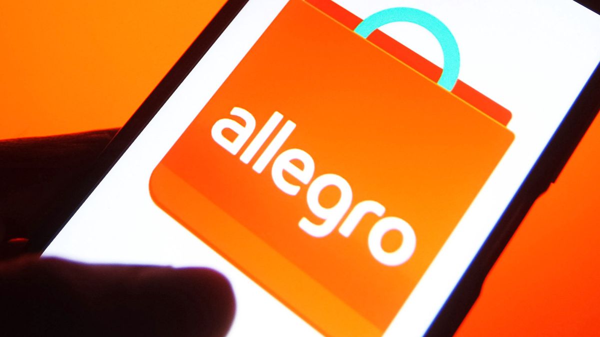 UKRAINE - 2021/11/10: In this photo illustration, an Allegro logo of an online e-commerce platform is seen on a smartphone and a pc screen. (Photo Illustration by Pavlo Gonchar/SOPA Images/LightRocket via Getty Images)