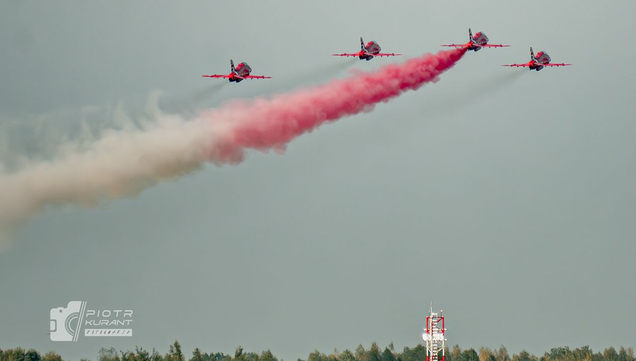 Trwają odloty ekip z Air Show. Zespół Red Arrows oddał hołd "Slabowi"