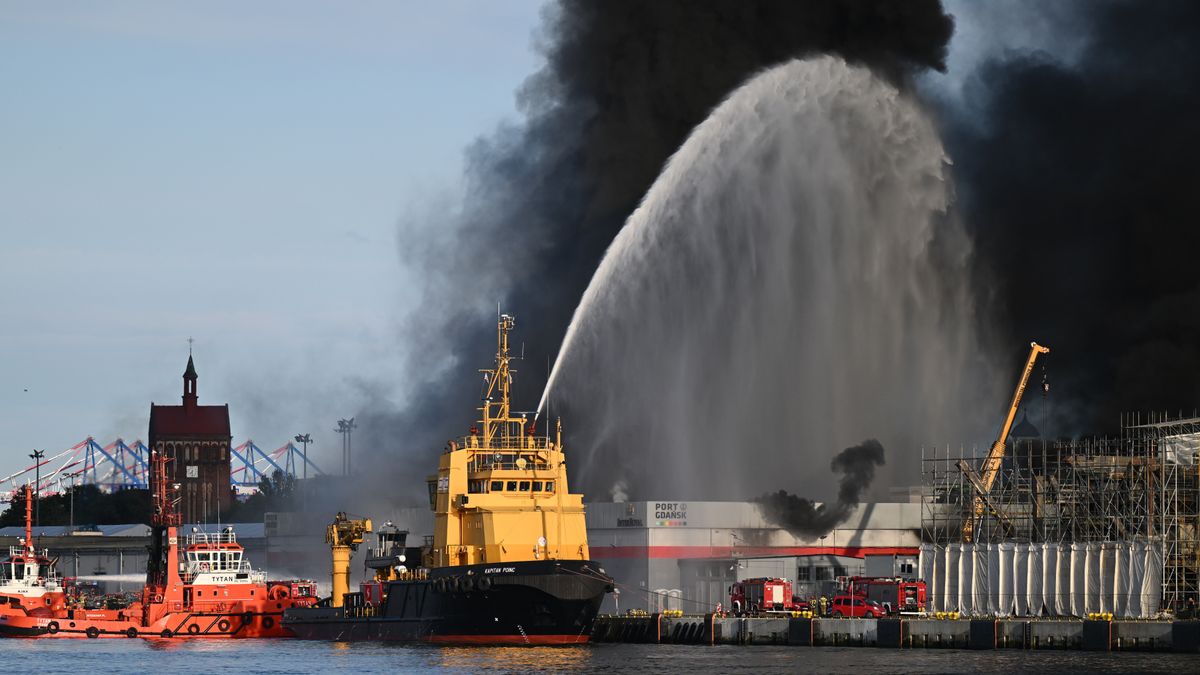 Marcin Gadomski
akcja, Ba�tyk, hala magazynowa, morze, nowy, port, po�ar