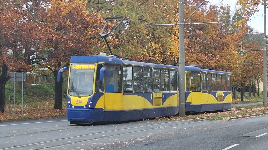 Tramwaj na ulicy Traugutta w Toruniu