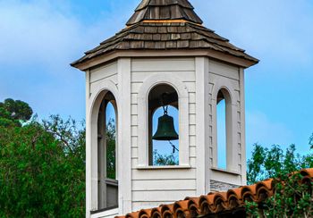 Bił nocą w dzwony. Ksiądz został wydalony z Kuby