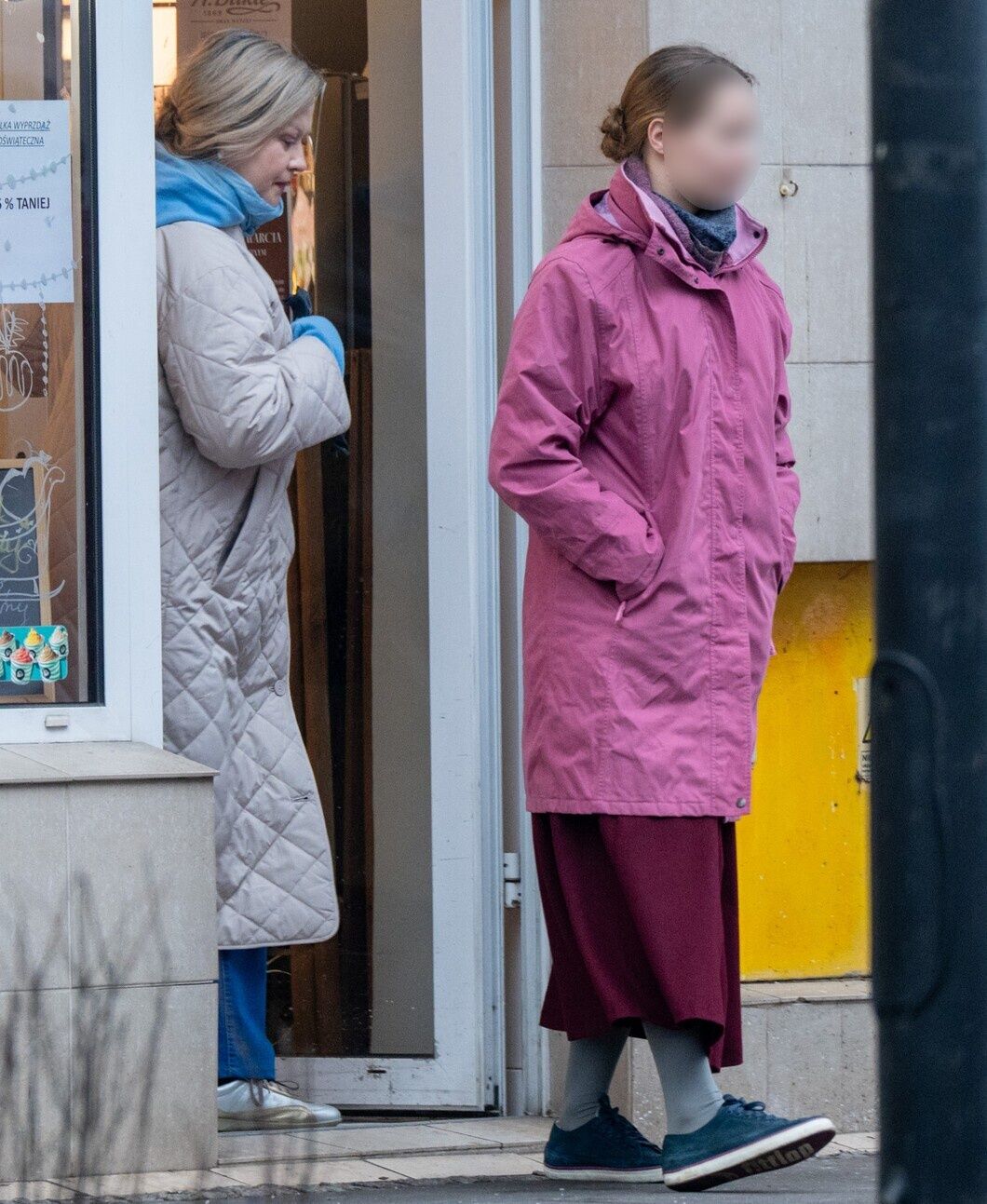 Dawno niewidziana Agnieszka Wagner snuje się z córką po mieście