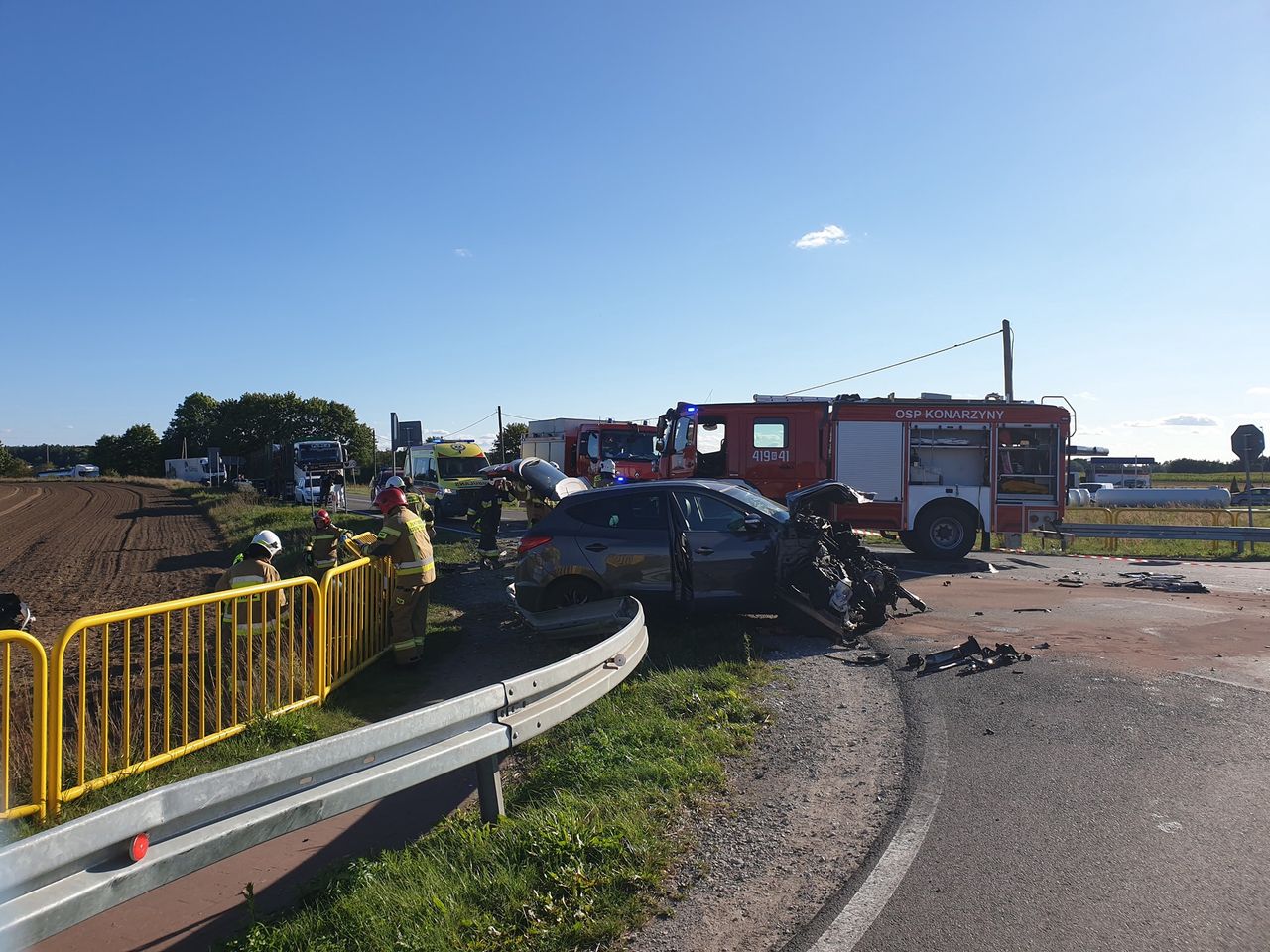 Groźny wypadek na drodze 212. W ruch poszły narzędzia hydrauliczne (OSP)