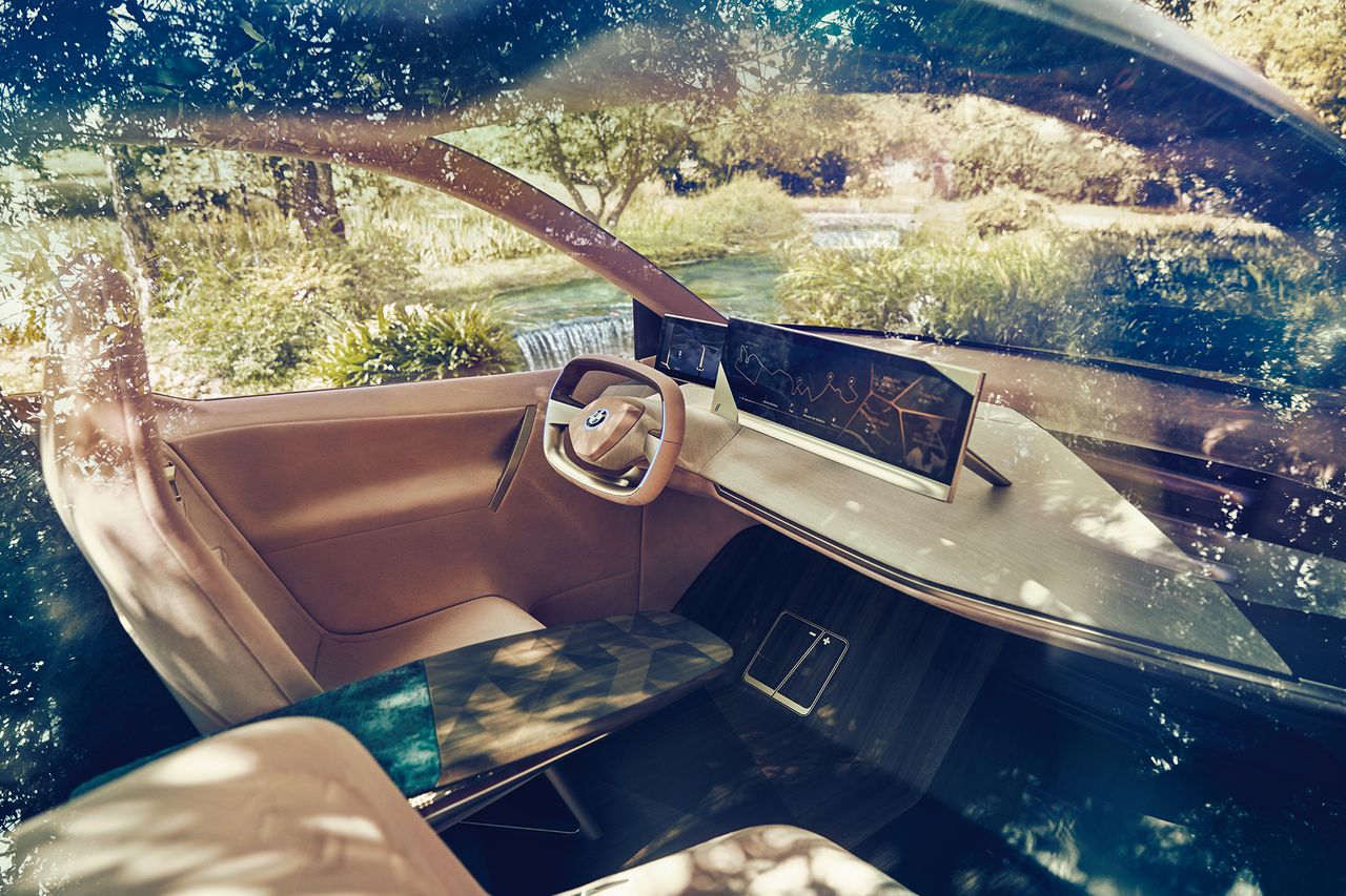 Tak wygląda przyszłość kabin według BMW - jest prosto i przyjemnie (fot. BMW)