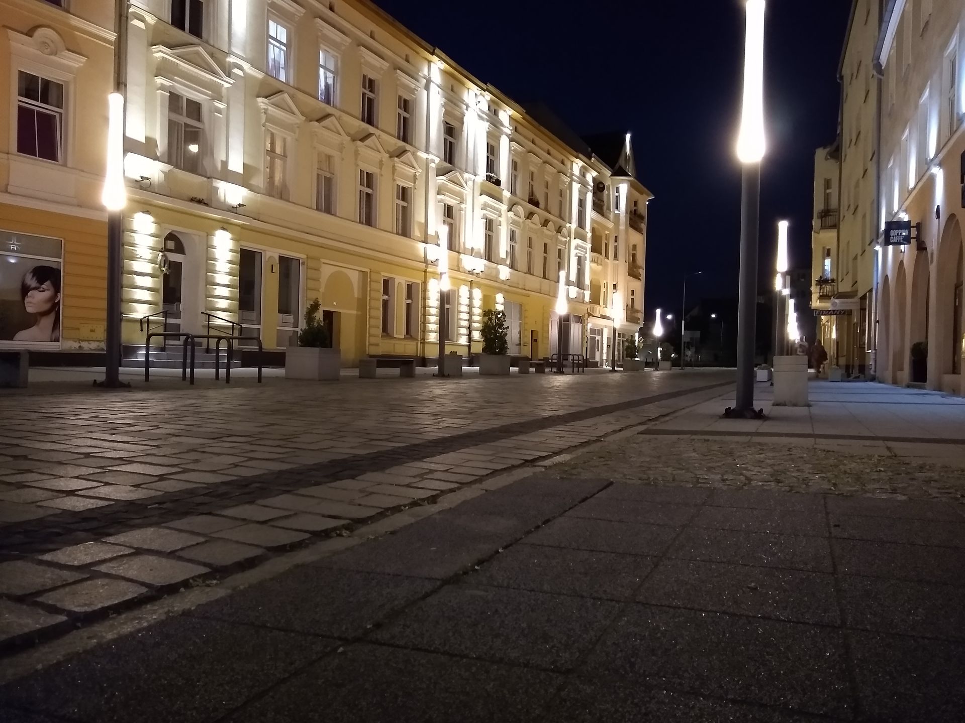 Tak wygląda postęp. Porównałem 10 generacji smartfonów za mniej niż 1000 zł 21