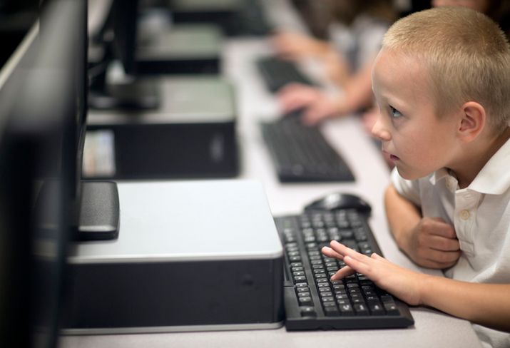 Dzieci miały wypełnić badanie na lekcji informatyki