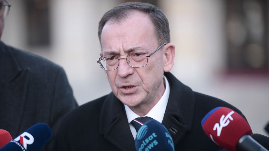 Warszawa, 09.01.2024. Były szef CBA i były minister spraw wewnętrznych Mariusz Kamiński podczas konferencji prasowej przed Pałacem Przezydenckim w Warszawie, 9 bm. Prezydent Andrzej Duda zaprosił Mariusza Kamińskiego i Macieja Wąsika do Pałacu Prezydenckiego gdzie odbyła się uroczystość powołania ich bliskich współpracowników na doradców Prezydenta RP. (sko) PAP/Marcin Obara