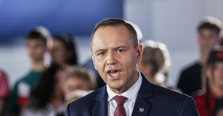 Nowy sondaż. Kryzys wokół Trybunału Konstytucyjnego. Czego od Nawrockiego oczekują Polacy?