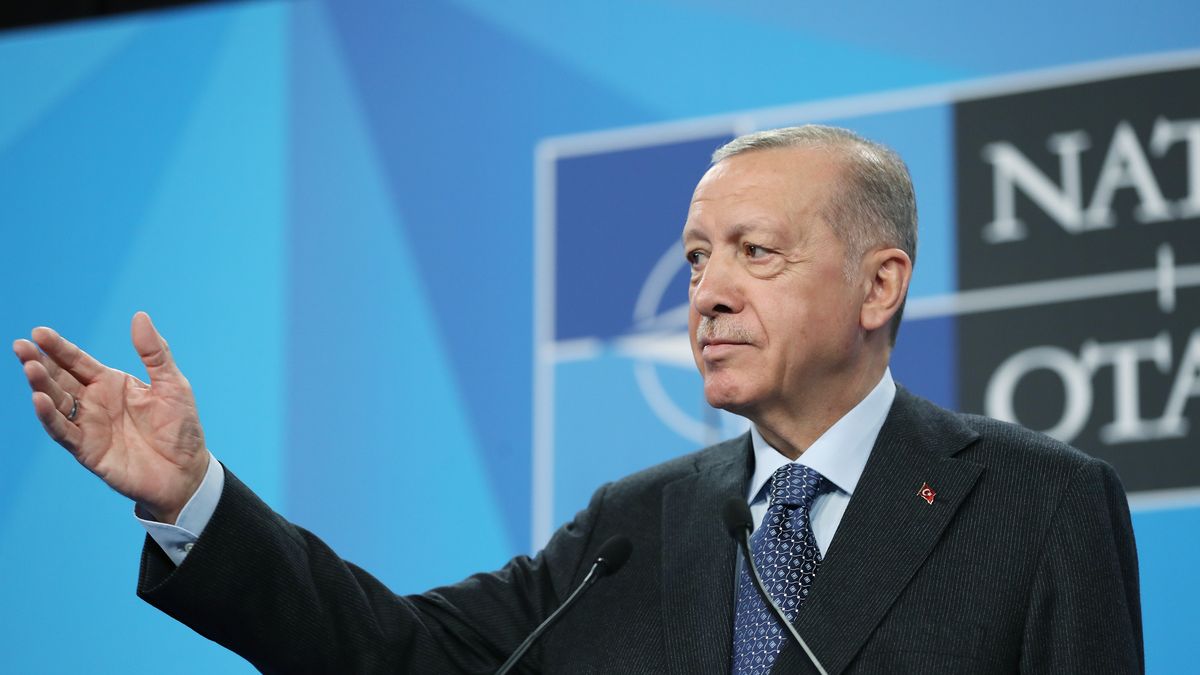 MADRID, SPAIN - JUNE 30: (----EDITORIAL USE ONLY â MANDATORY CREDIT - "TURKISH PRESIDENCY / MURAT CETINMUHURDAR / HANDOUT" - NO MARKETING NO ADVERTISING CAMPAIGNS - DISTRIBUTED AS A SERVICE TO CLIENTS----) Turkish President Recep Tayyip Erdogan holds a press conference on the last day of the NATO Summit in Madrid, Spain on June 30, 2022. (Photo by Turkish Presidency/ Murat Cetinmuhurdar/Handout/Anadolu Agency via Getty Images)