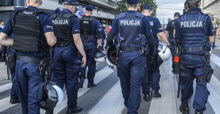 Tyle "na rękę" mają w policji. Od marca 2023 pensje poszły w górę