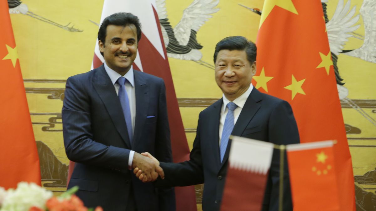 Emir Kataru Szejk Tamim bin Hamad al-Thani podczas spotkania z Xi Jinpingiem w Beijing.