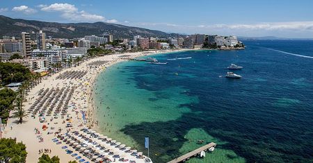Majorka i Ibiza szykują się na najazd Brytyjczyków. Ograniczenia w słynnych kurortach