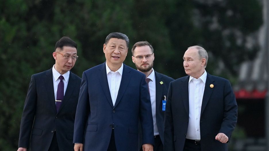 Putin z wizyt? w Chinach(240516) -- BEIJING, May 16, 2024 (Xinhua) -- Chinese President Xi Jinping holds a restrictive meeting with Russian President Vladimir Putin at Zhongnanhai in Beijing, capital of China, May 16, 2024. (Xinhua/Yue Yuewei)Yue Yuewei