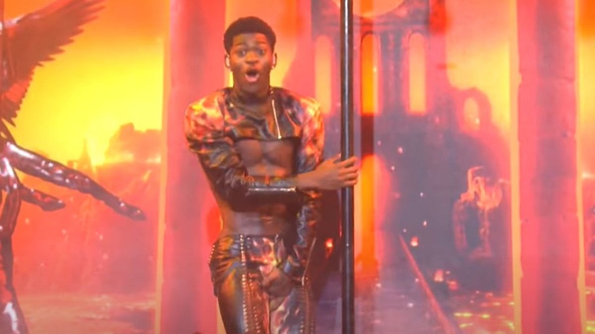 Raperowi pękły spodnie podczas występu w Saturday Night Live