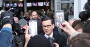 Morawiecki odbił się od drzwi. Nietypowe sceny pod TVP
