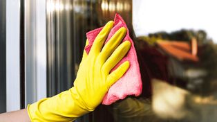 Dodaj kilka kropel do wody. Twoje okna będą krystalicznie czyste