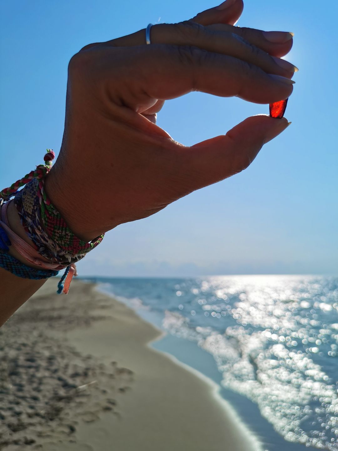 Na plaży jest mnóstwo bursztynu