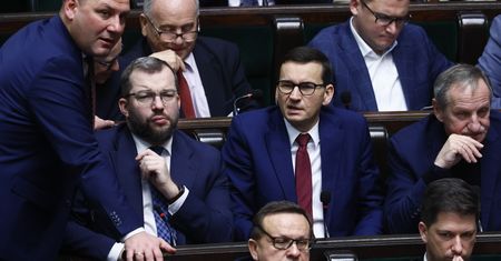 Różnice w PiS ws. kamieni milowych. "Ustawa powinna być podpisana"