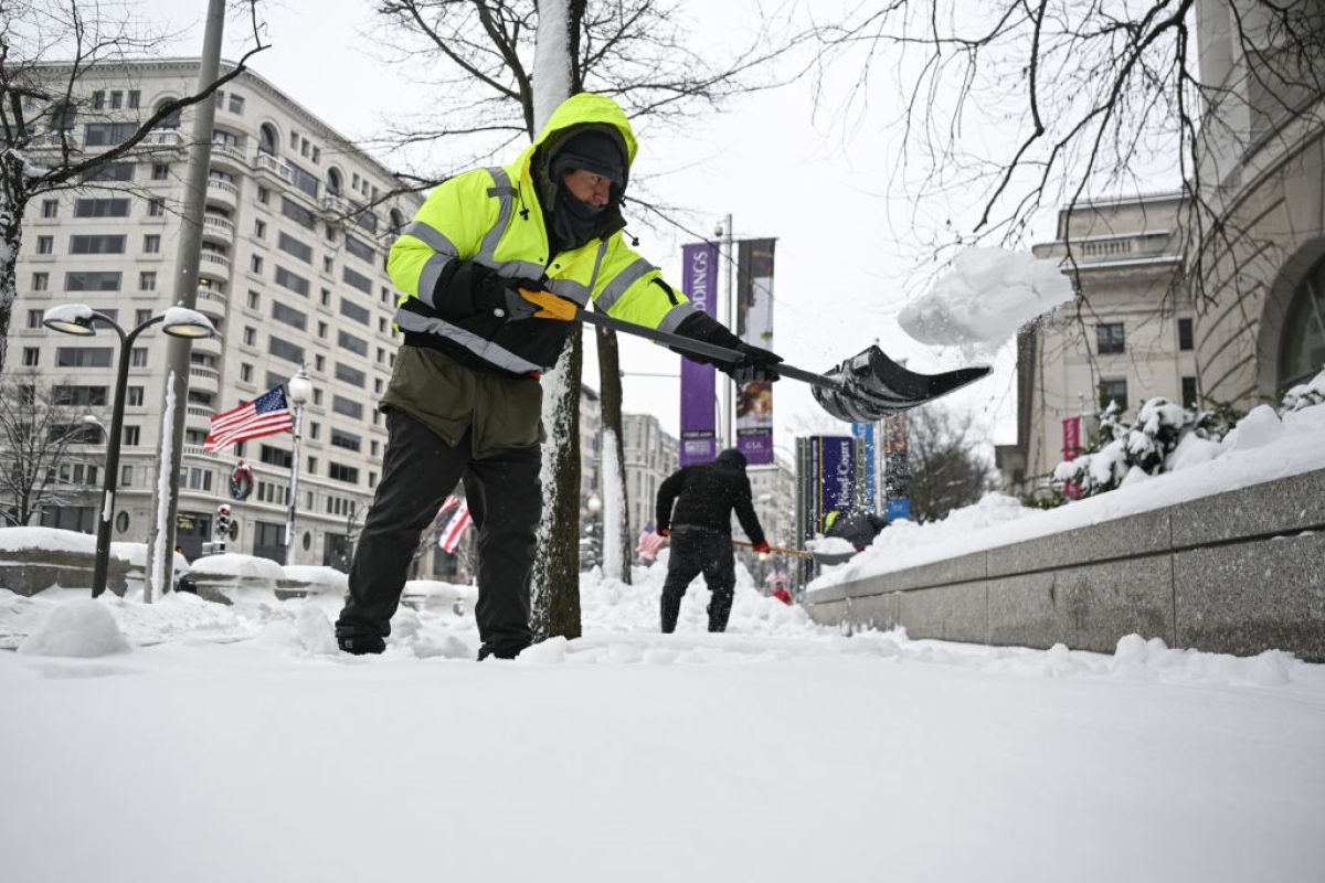 Śnieżyce paraliżują południe USA. Wiele osób bez prądu, tysiące lotów odwołanych