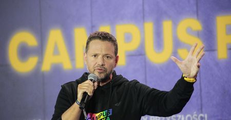 "Szykuje się kolejny kosmiczny szwindel". Rafał Trzaskowski mówi o sprzedaży Okęcia