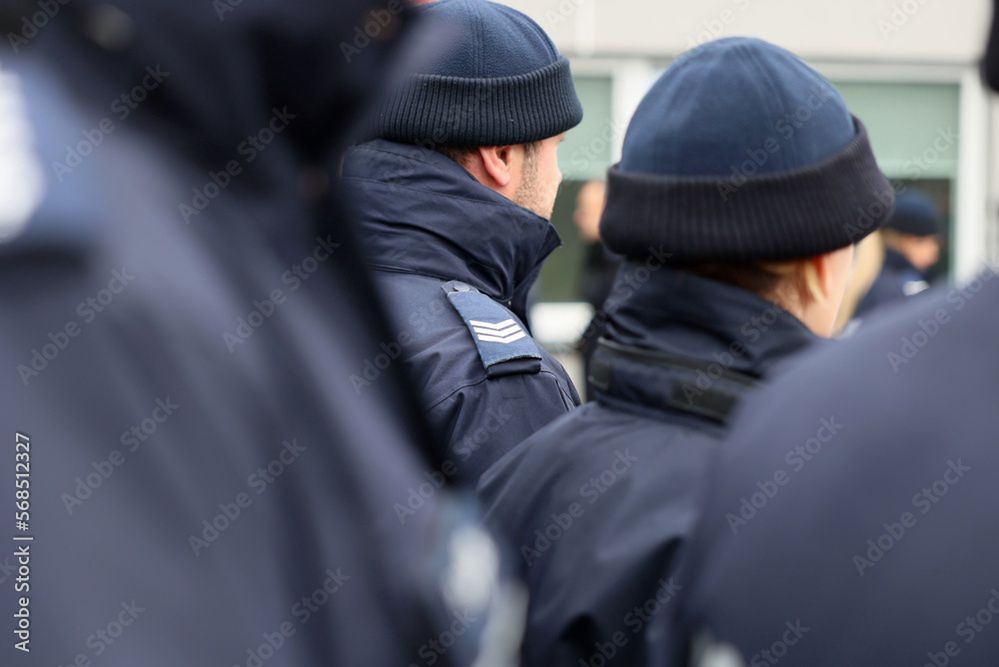 Ostrowiec Świętokrzyski: Powiatowe Święto Policji na Rynku. Były awanse i podziękowania za służbę