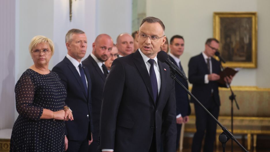 Warszawa, 13.05.2024. Prezydent RP Andrzej Duda (C) przemawia podczas uroczystości powołania nowych członków Rady Ministrów, 13 bm. w Pałacu Prezydenckim w Warszawie. (mr) PAP/Leszek Szymański