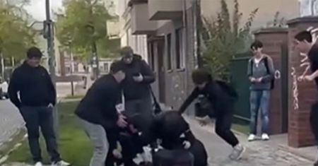 Niemcy wstrząśnięci. Brutalny atak przed szkołą. Polacy wśród zatrzymanych