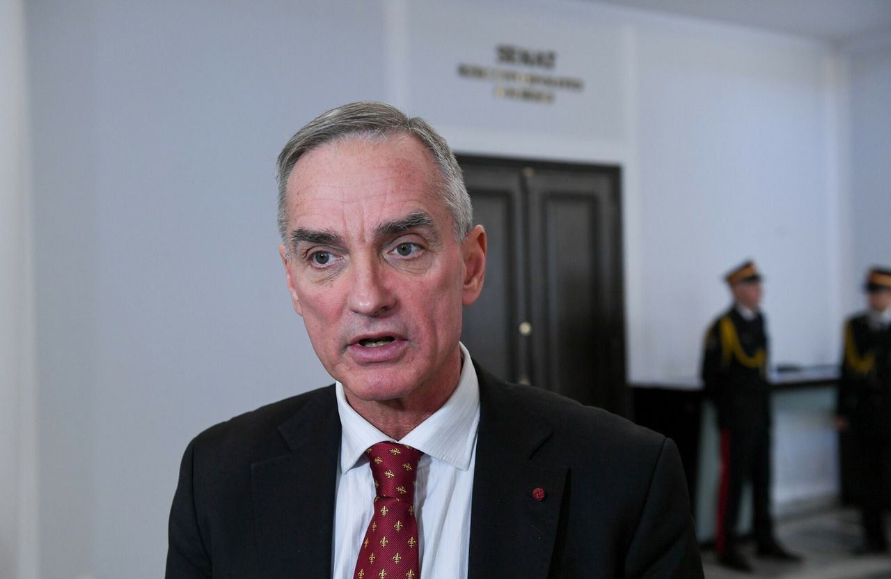 Jackowski opuści klub PiS? Fogiel mówi o "znaku rozpoznawczym" senatora